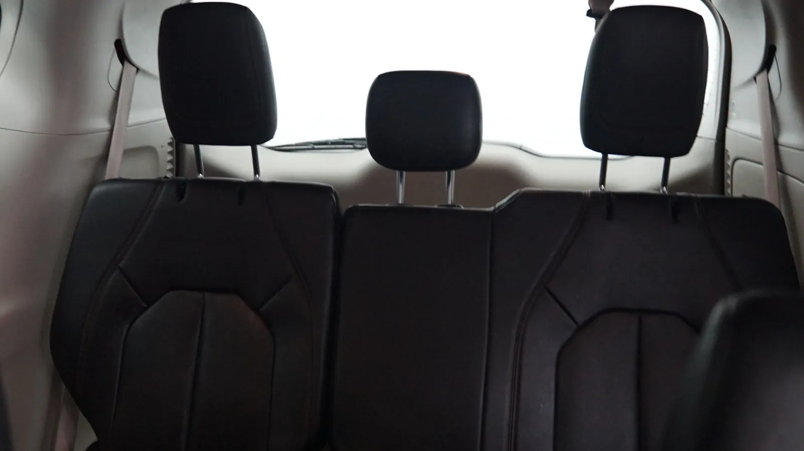 Chrysler Pacifica photo 11