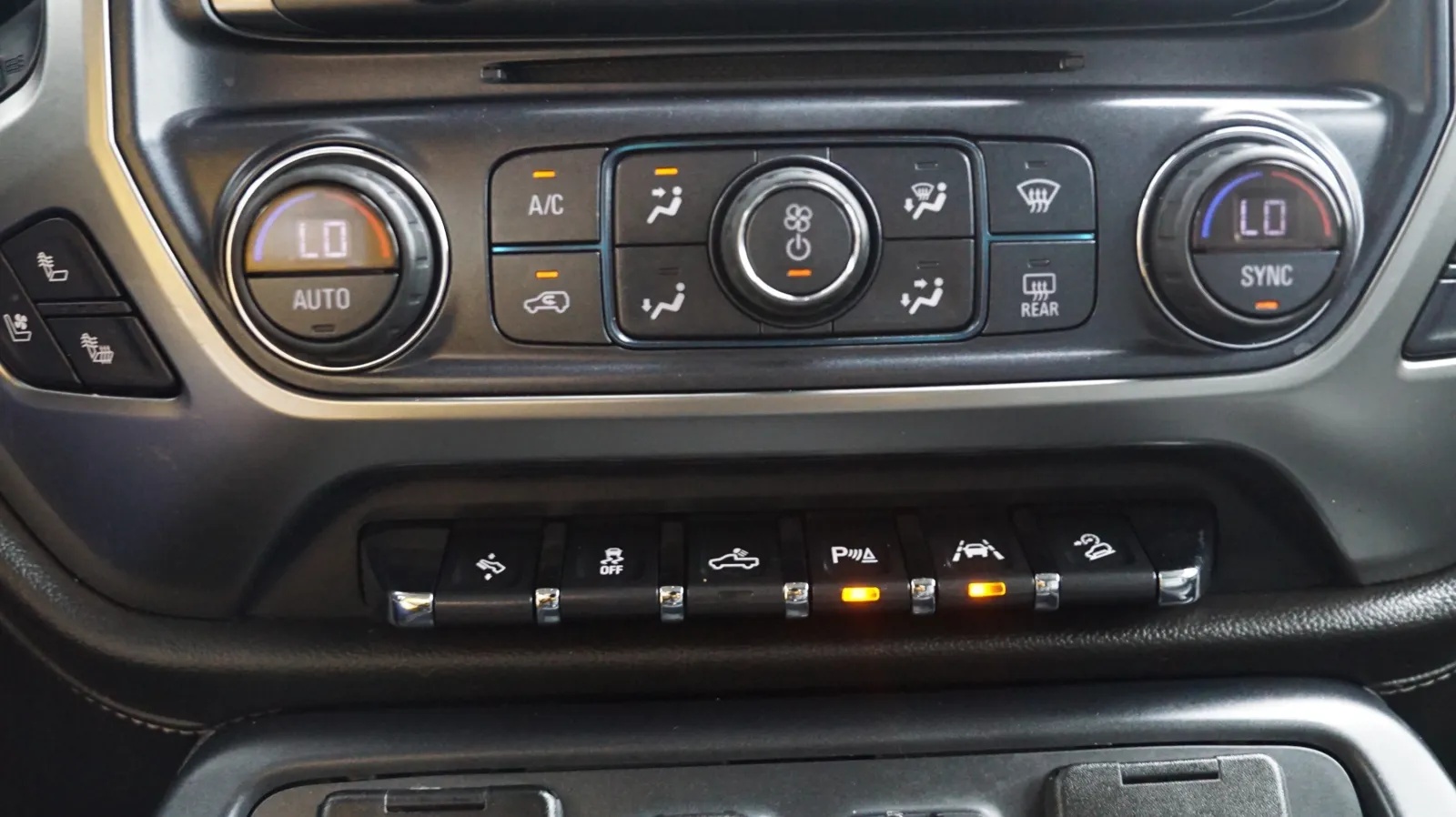 Chevrolet Silverado photo 16