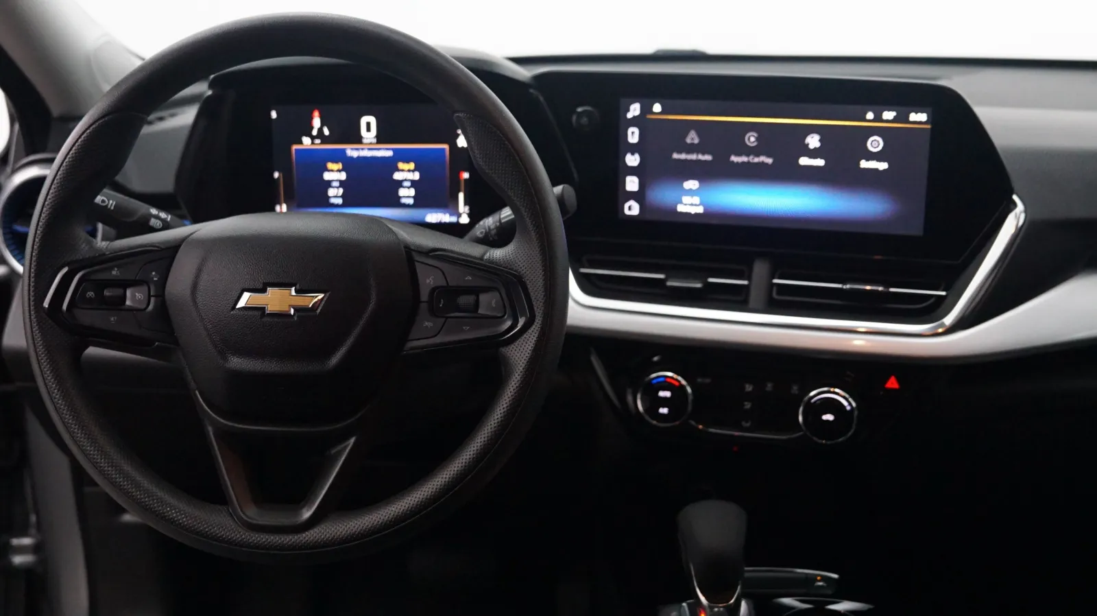 More photos of 2025 Chevrolet Trax LT at Auto City, CA
