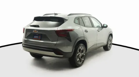 More photos of 2025 Chevrolet Trax LT at Auto City, CA