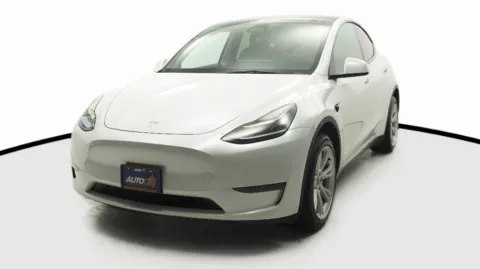 White 2023 Tesla Model Y Long Range for sale in El Cajon, CA