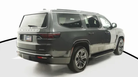 More photos of 2022 Jeep Wagoneer Series III at Auto City, CA