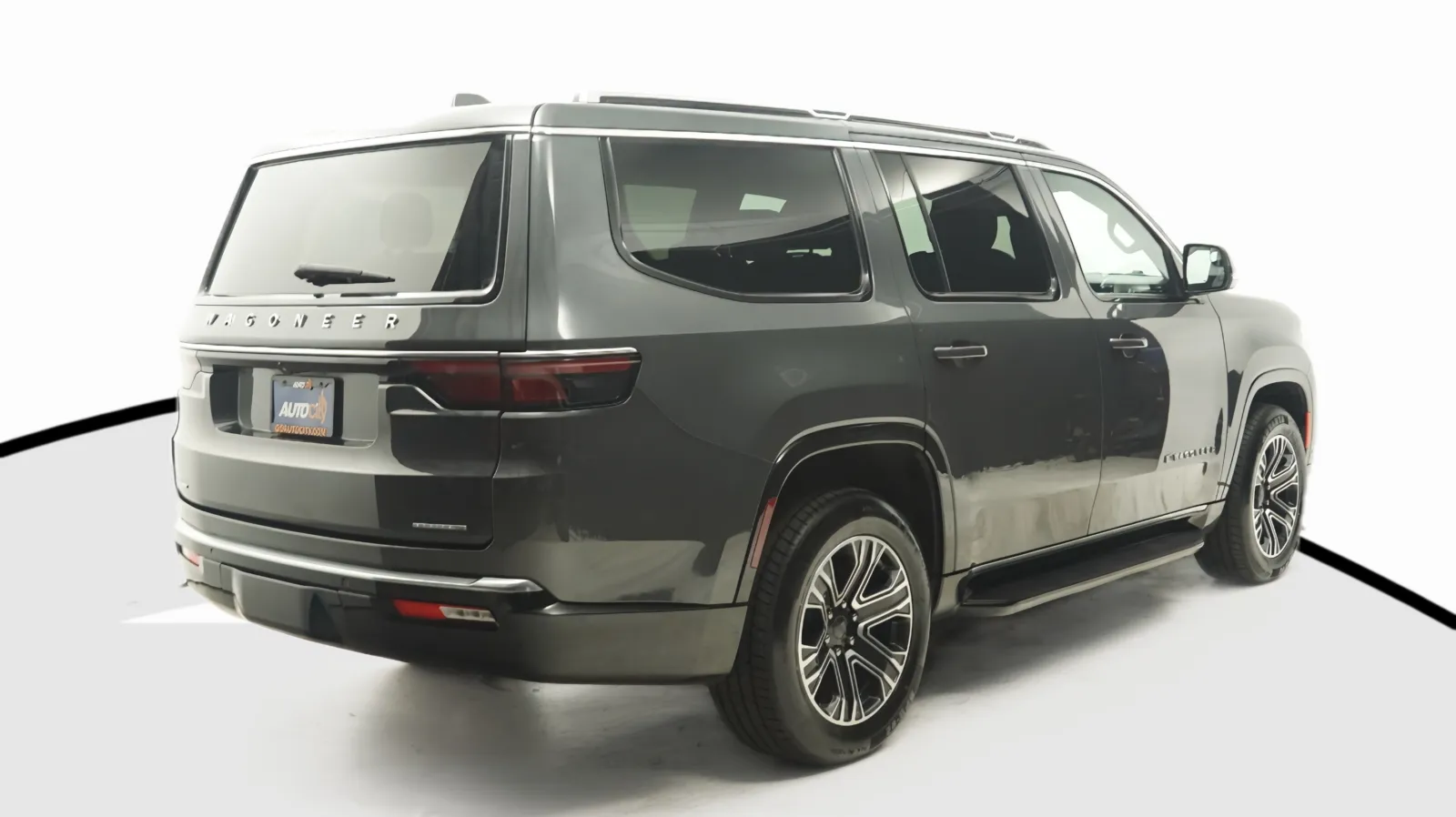 More photos of 2022 Jeep Wagoneer Series III at Auto City, CA