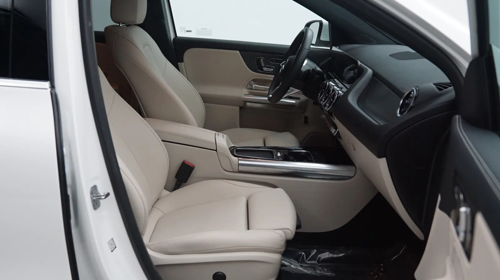 Mercedes-Benz GLA photo 8