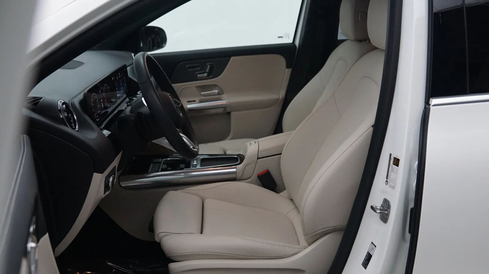Mercedes-Benz GLA photo 9