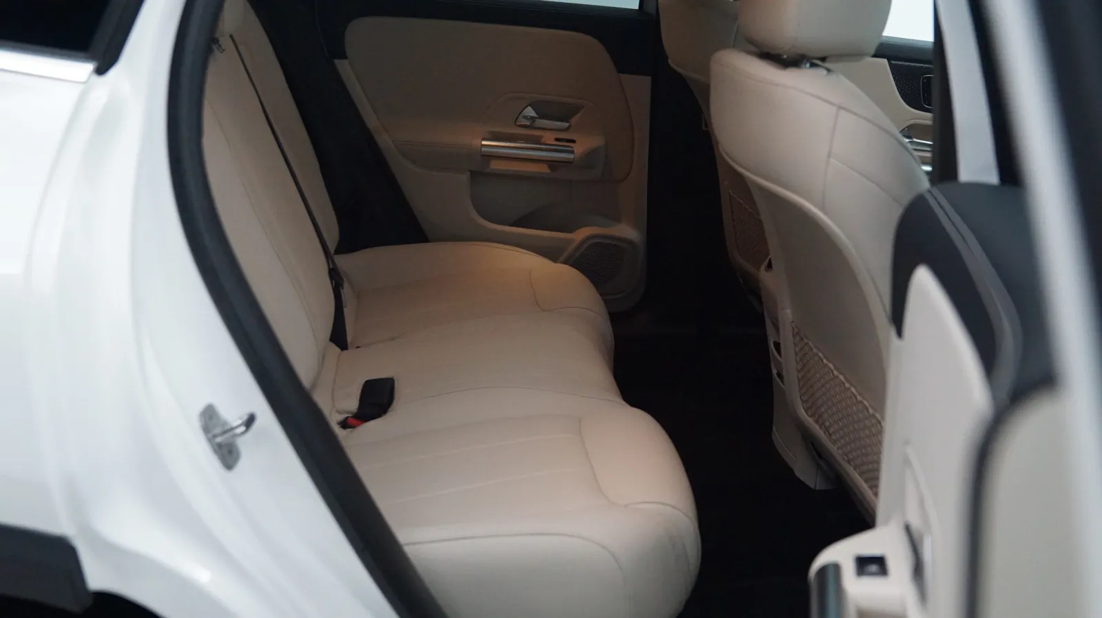 Mercedes-Benz GLA photo 11