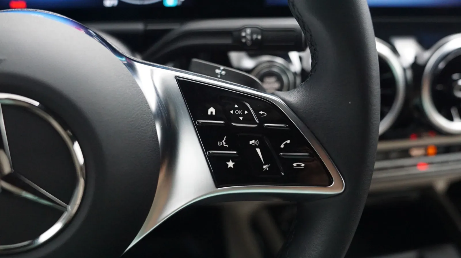Mercedes-Benz GLA photo 15