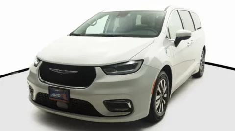 White 2023 Chrysler Pacifica Hybrid Touring L for sale in El Cajon, CA