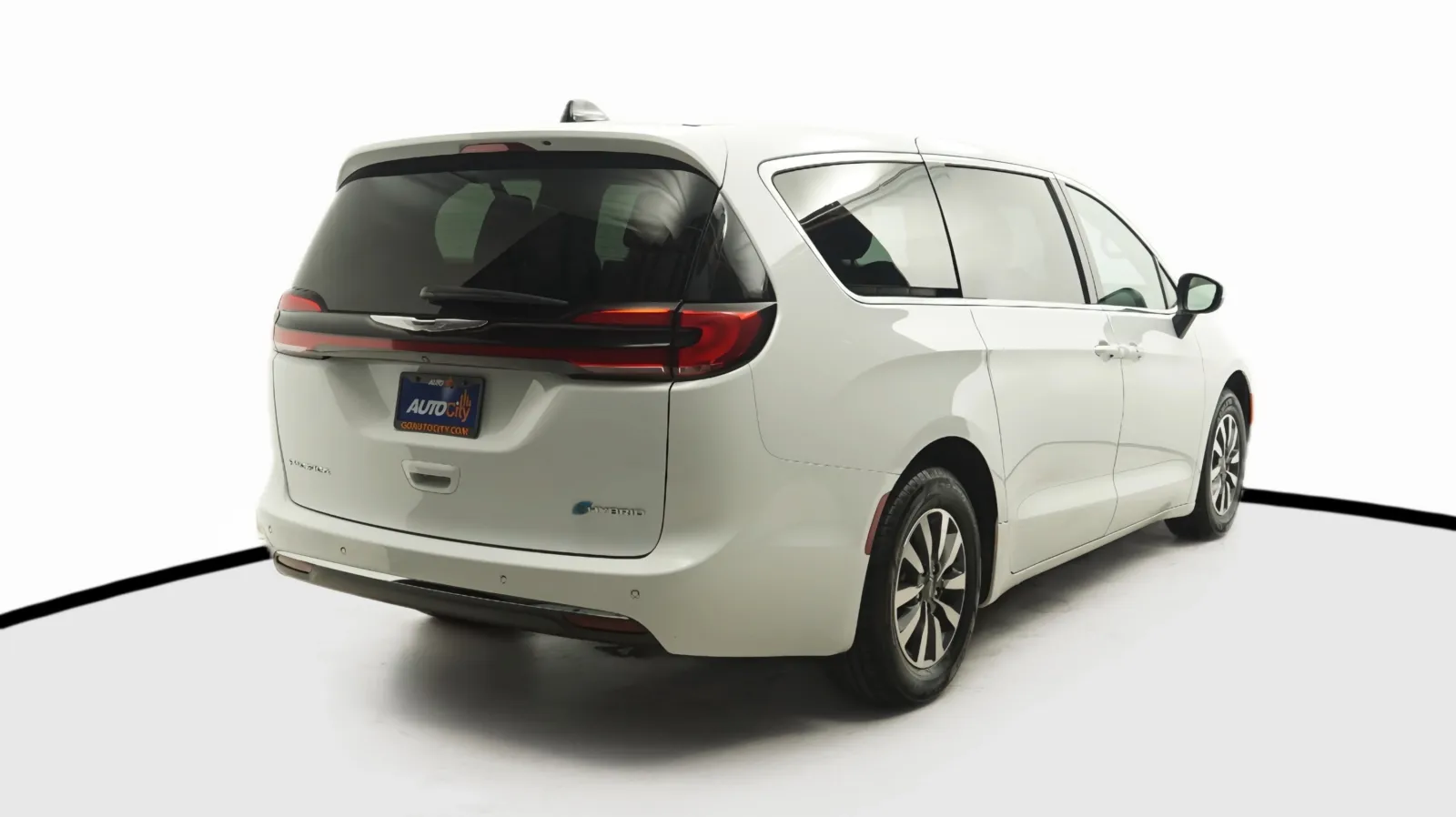 More photos of 2023 Chrysler Pacifica Hybrid Touring L at Auto City, CA