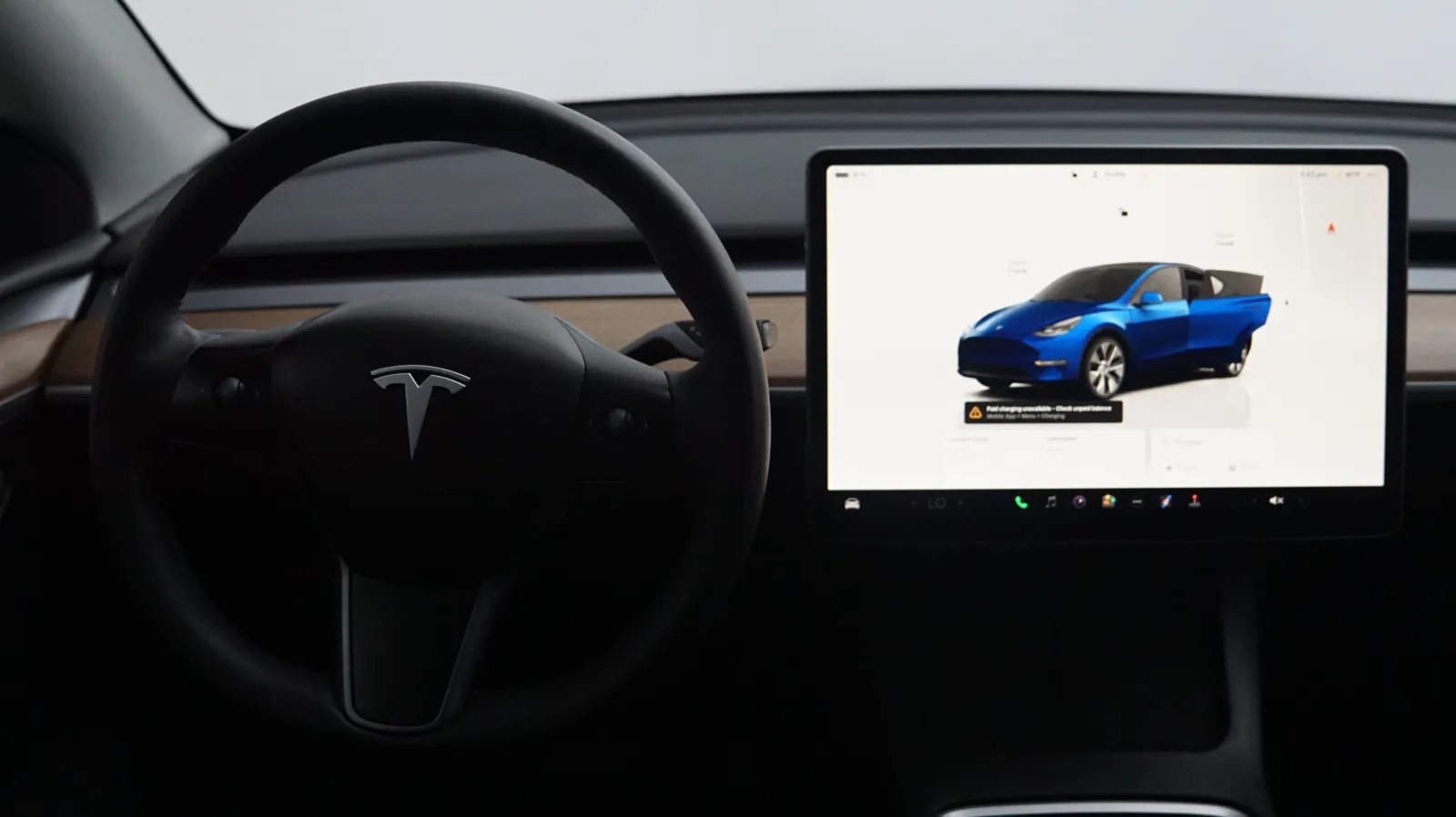 More photos of 2023 Tesla Model Y Long Range at Auto City, CA