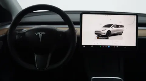 More photos of 2024 Tesla Model Y Long Range at Auto City, CA