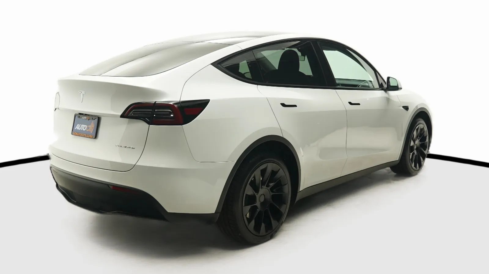 More photos of 2024 Tesla Model Y Long Range at Auto City, CA