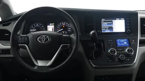 More photos of 2018 Toyota Sienna XLE at Auto City, CA