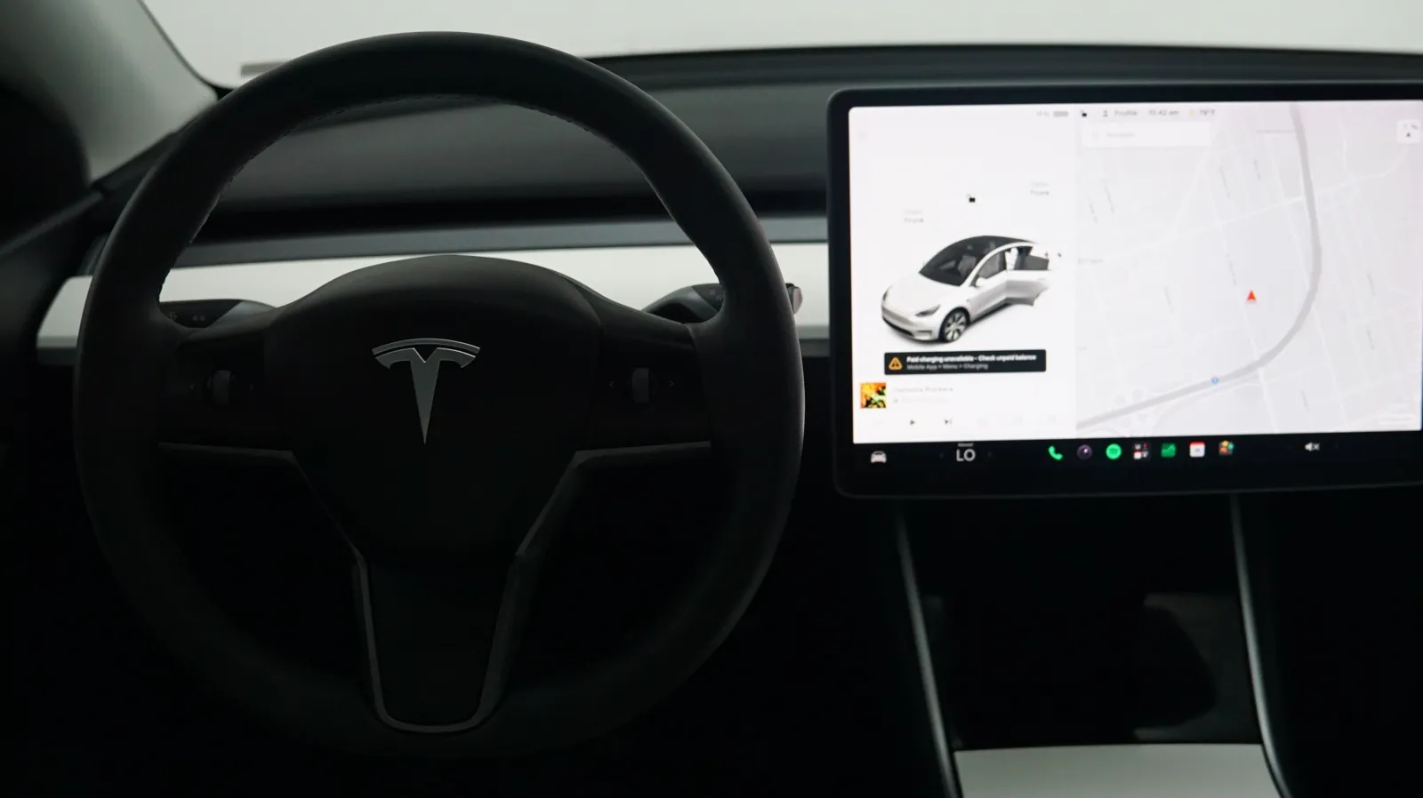 More photos of 2021 Tesla Model Y Long Range at Auto City, CA