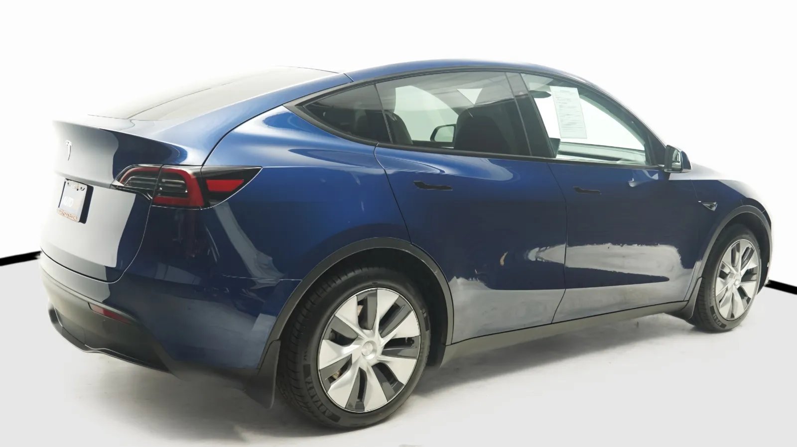 More photos of 2023 Tesla Model Y at Auto City, CA