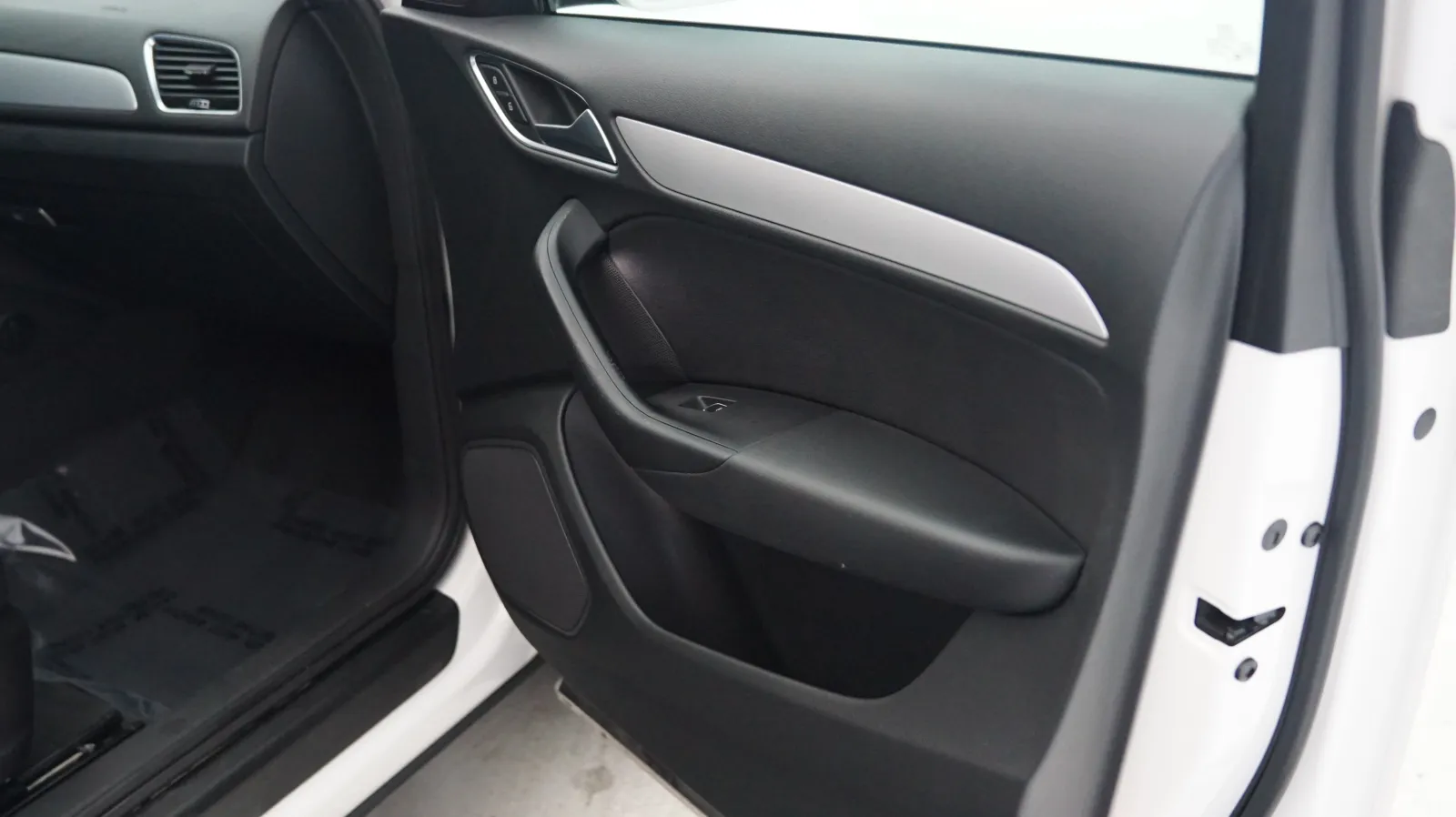 Audi Q3 photo 15