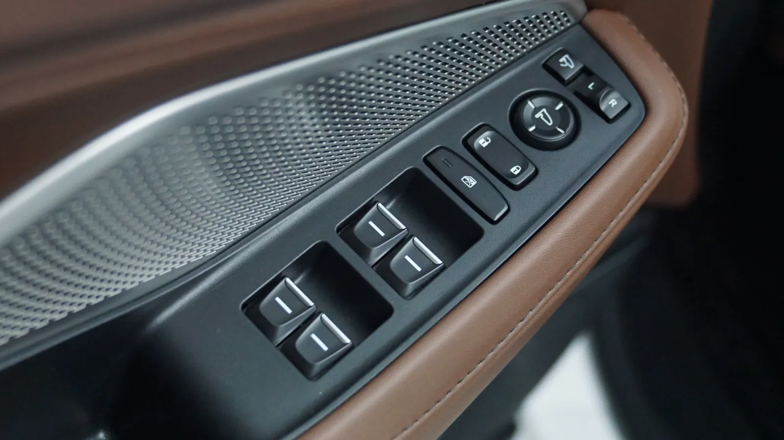 Acura MDX photo 18