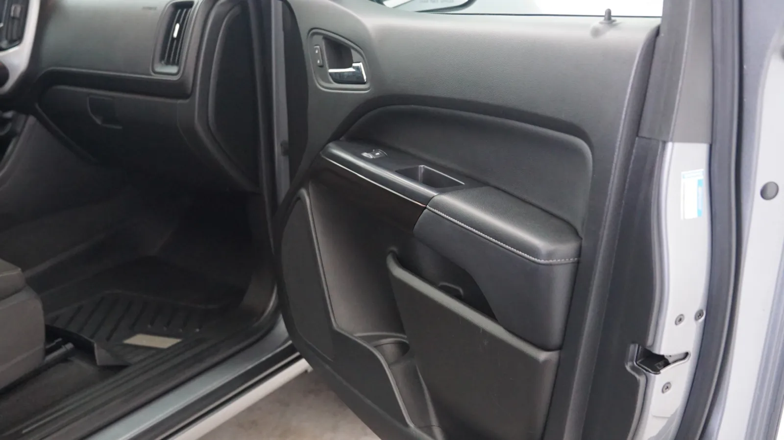 GMC Canyon photo 14