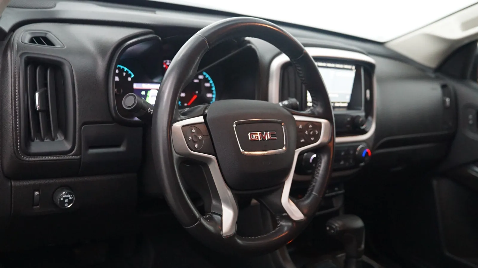 GMC Canyon photo 17
