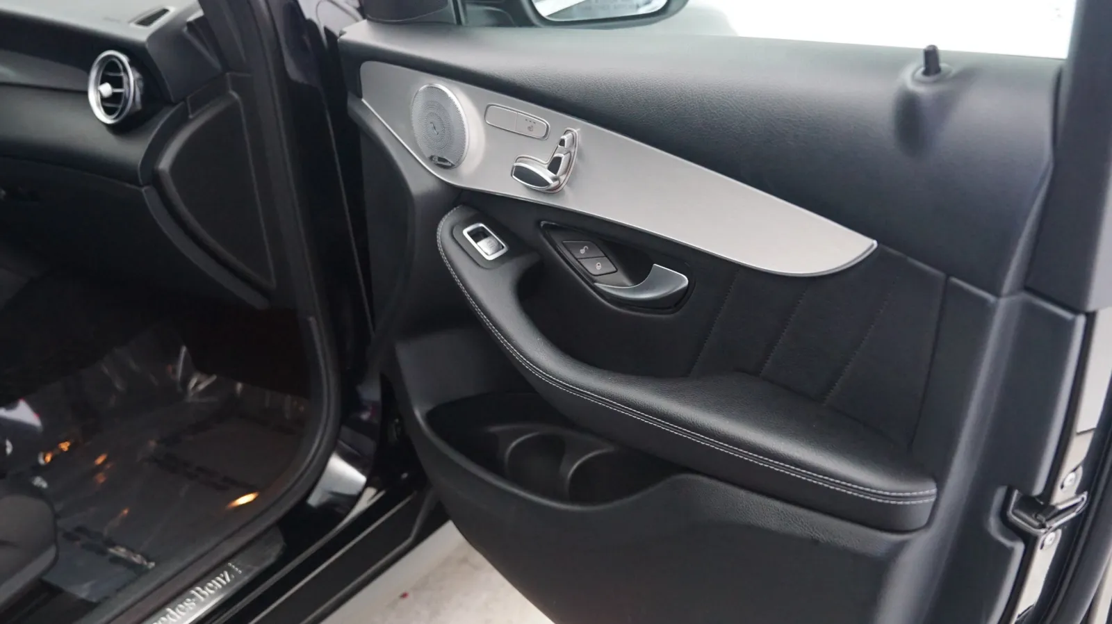 Mercedes-Benz GLC photo 14