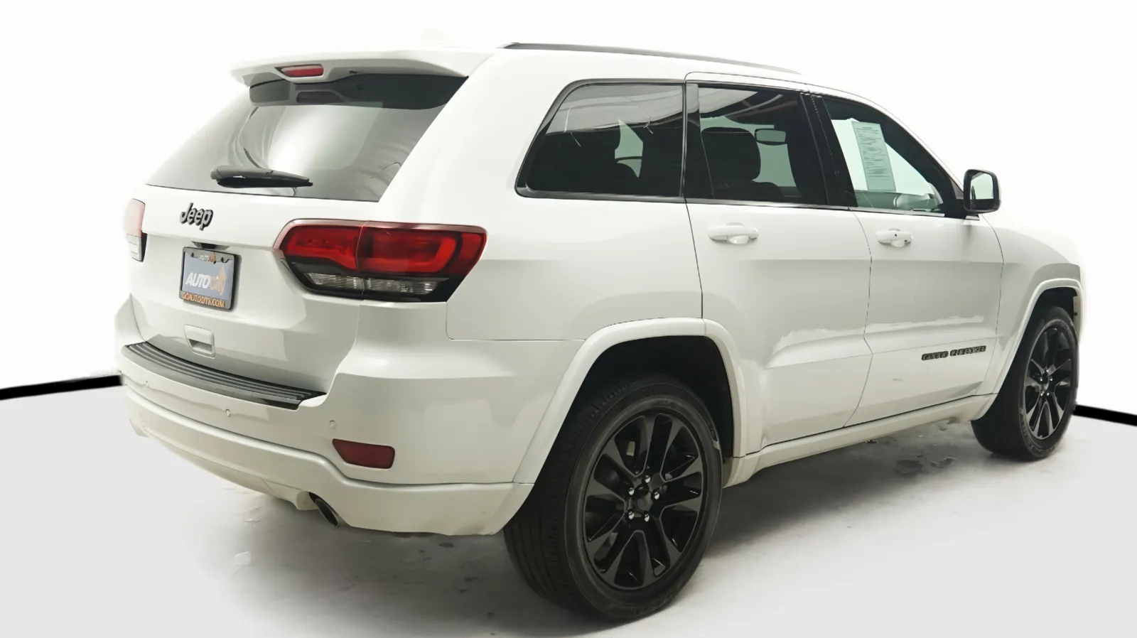 More photos of 2018 Jeep Grand Cherokee Altitude at Auto City, CA