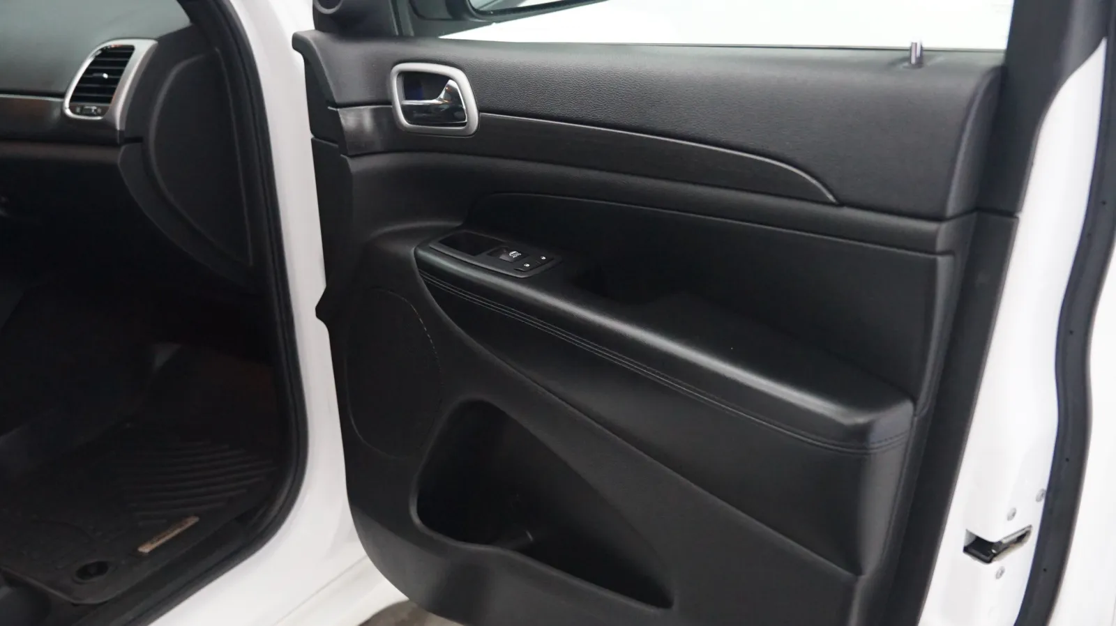Jeep Grand Cherokee photo 14