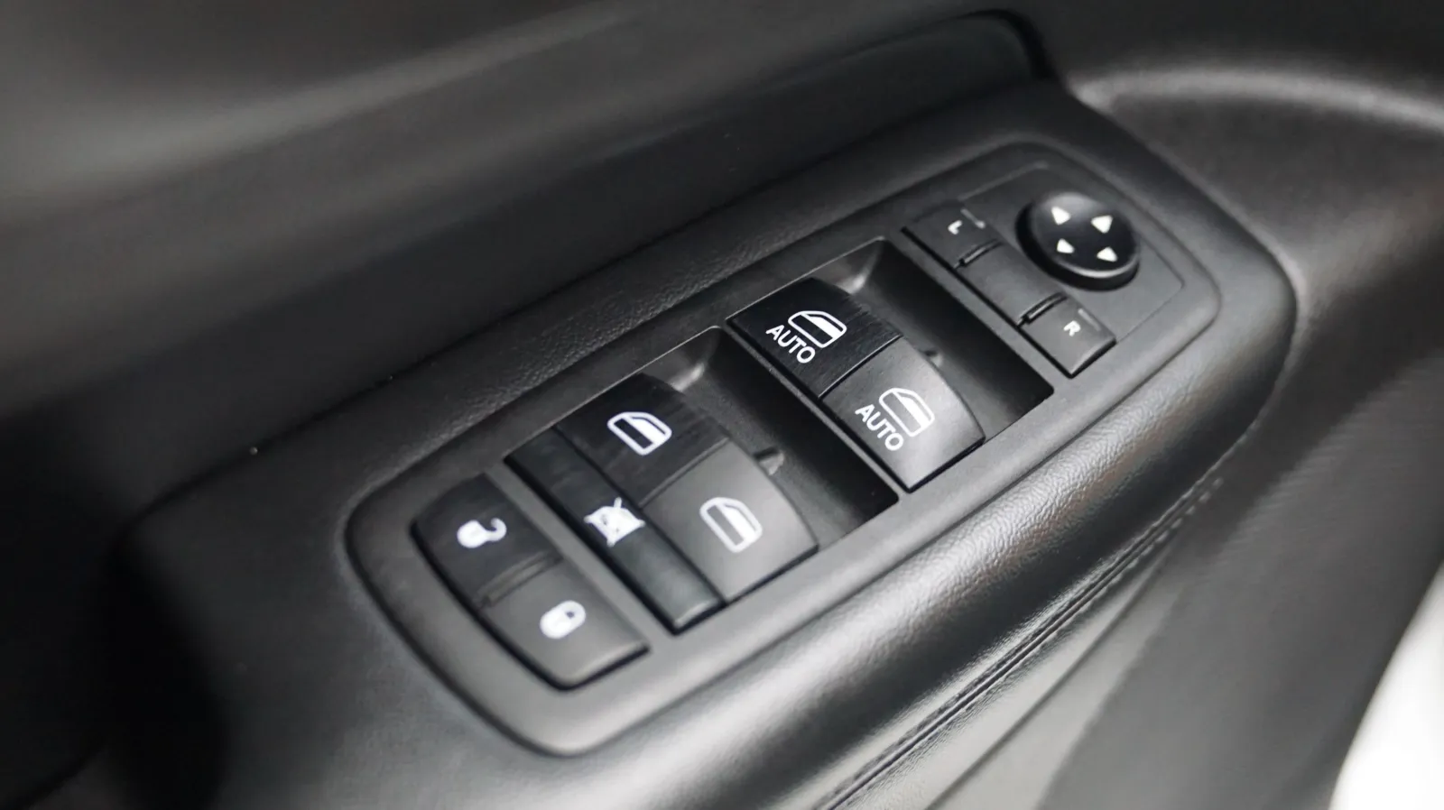 Jeep Grand Cherokee photo 16