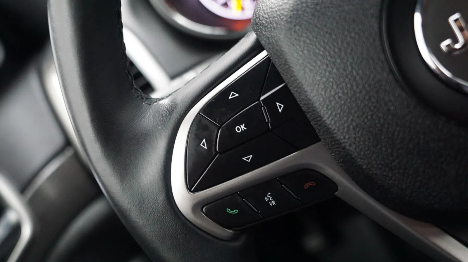Jeep Grand Cherokee photo 18
