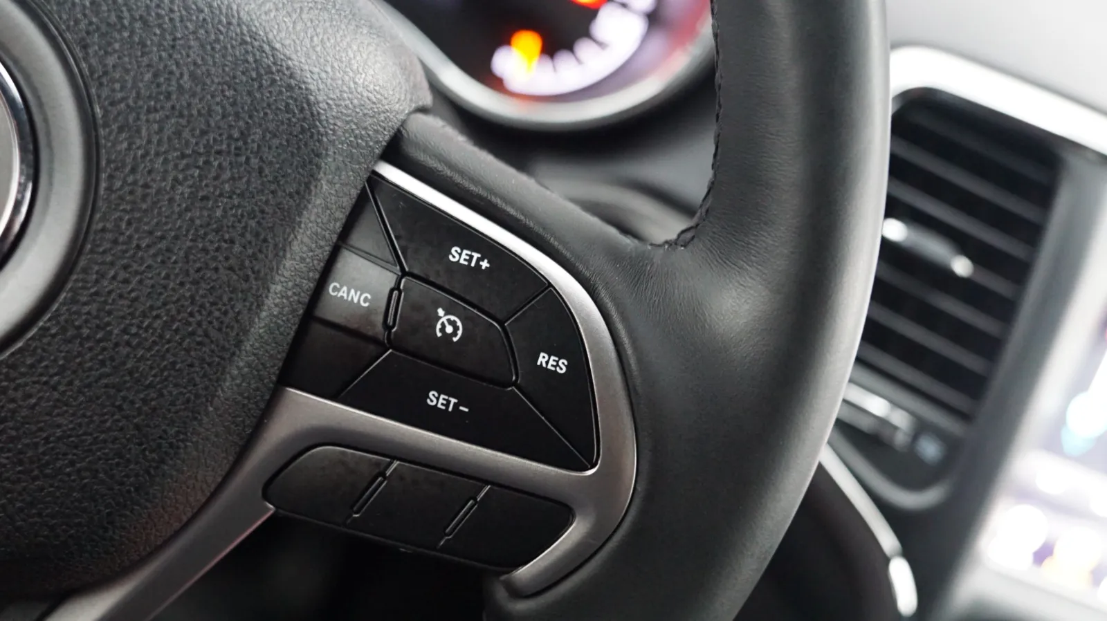 Jeep Grand Cherokee photo 19