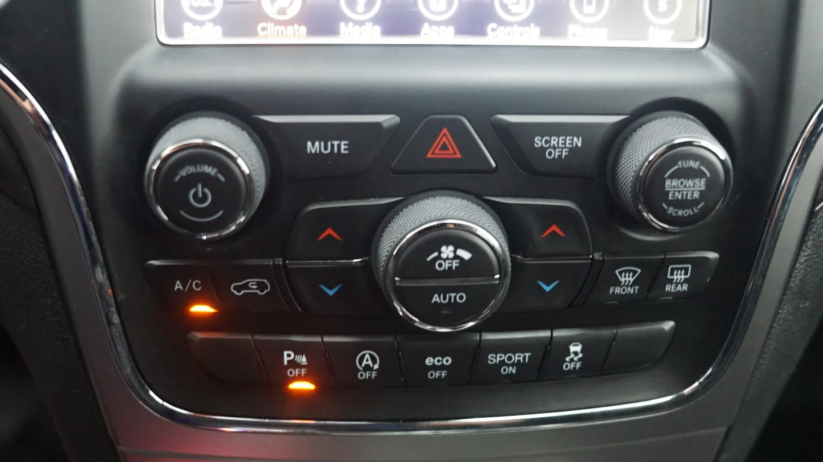 Jeep Grand Cherokee photo 21