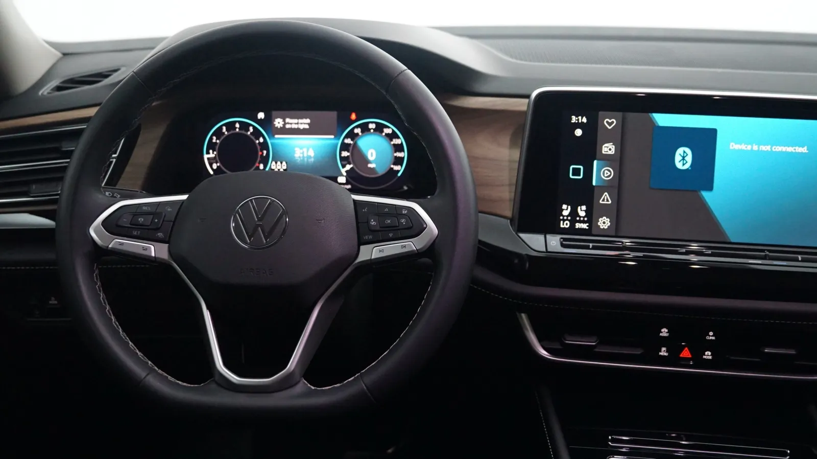 More photos of 2024 Volkswagen Atlas 2.0T SE w/Technology at Auto City, CA