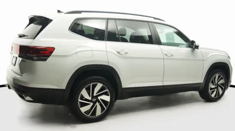 More photos of 2024 Volkswagen Atlas 2.0T SE w/Technology at Auto City, CA