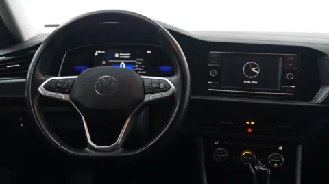 More photos of 2024 Volkswagen Jetta SE at Auto City, CA