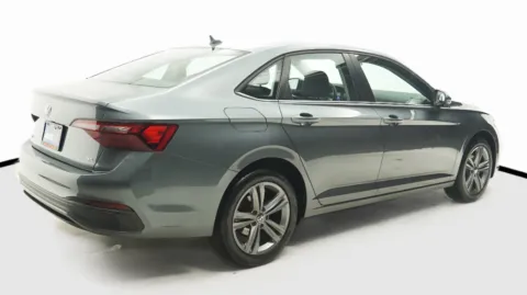 More photos of 2024 Volkswagen Jetta SE at Auto City, CA