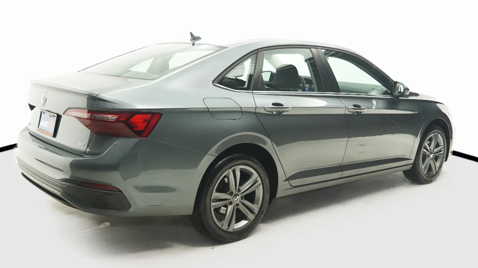 More photos of 2024 Volkswagen Jetta SE at Auto City, CA