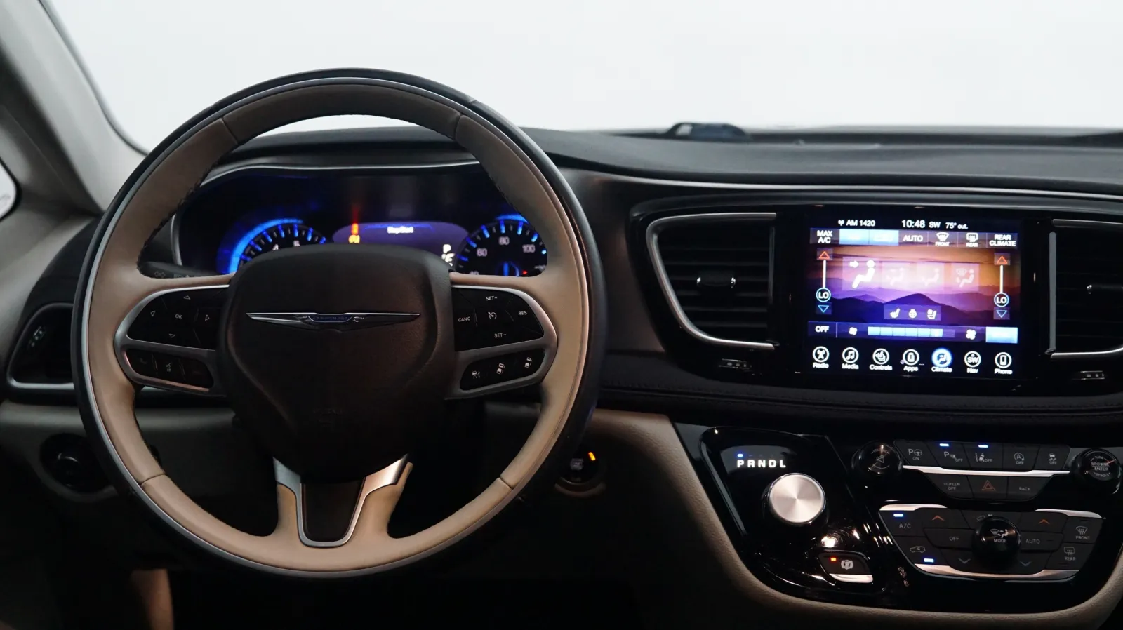 More photos of 2017 Chrysler Pacifica Limited at Auto City, CA