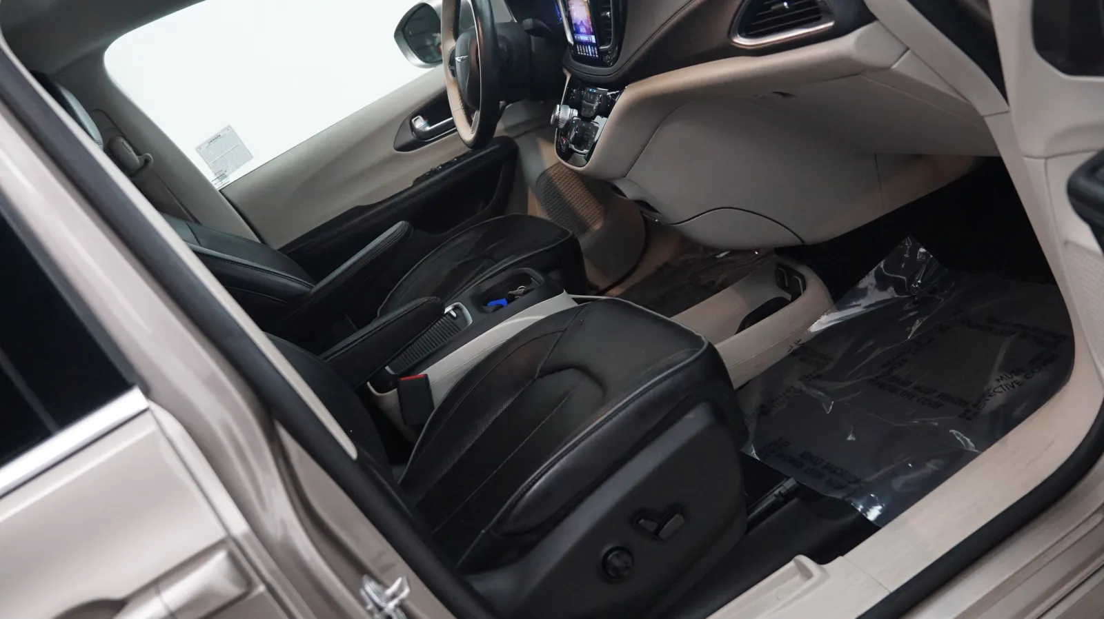 Chrysler Pacifica photo 6