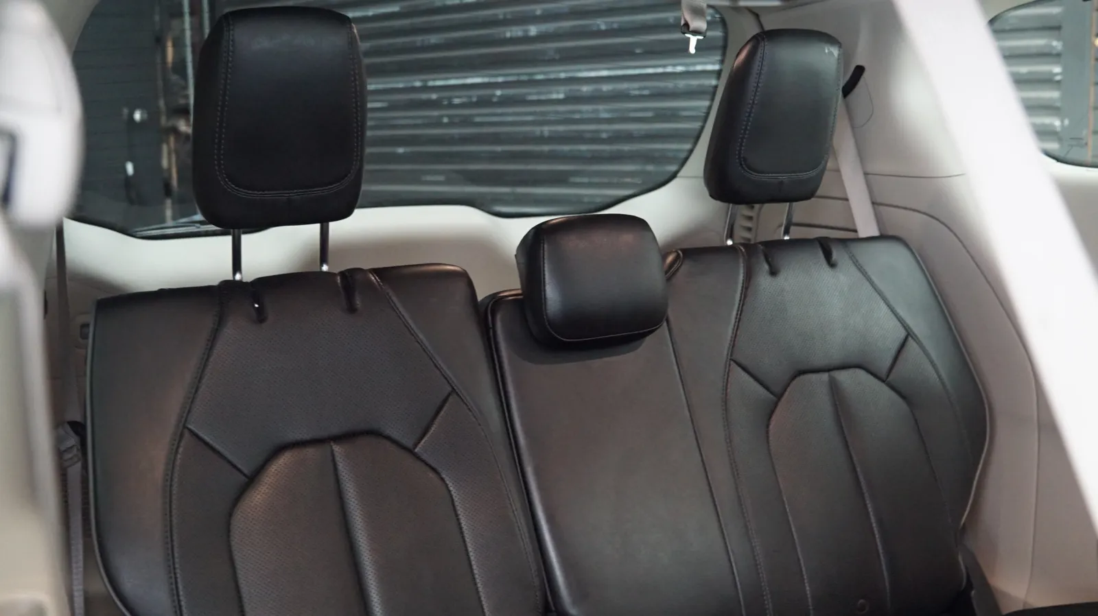 Chrysler Pacifica photo 13