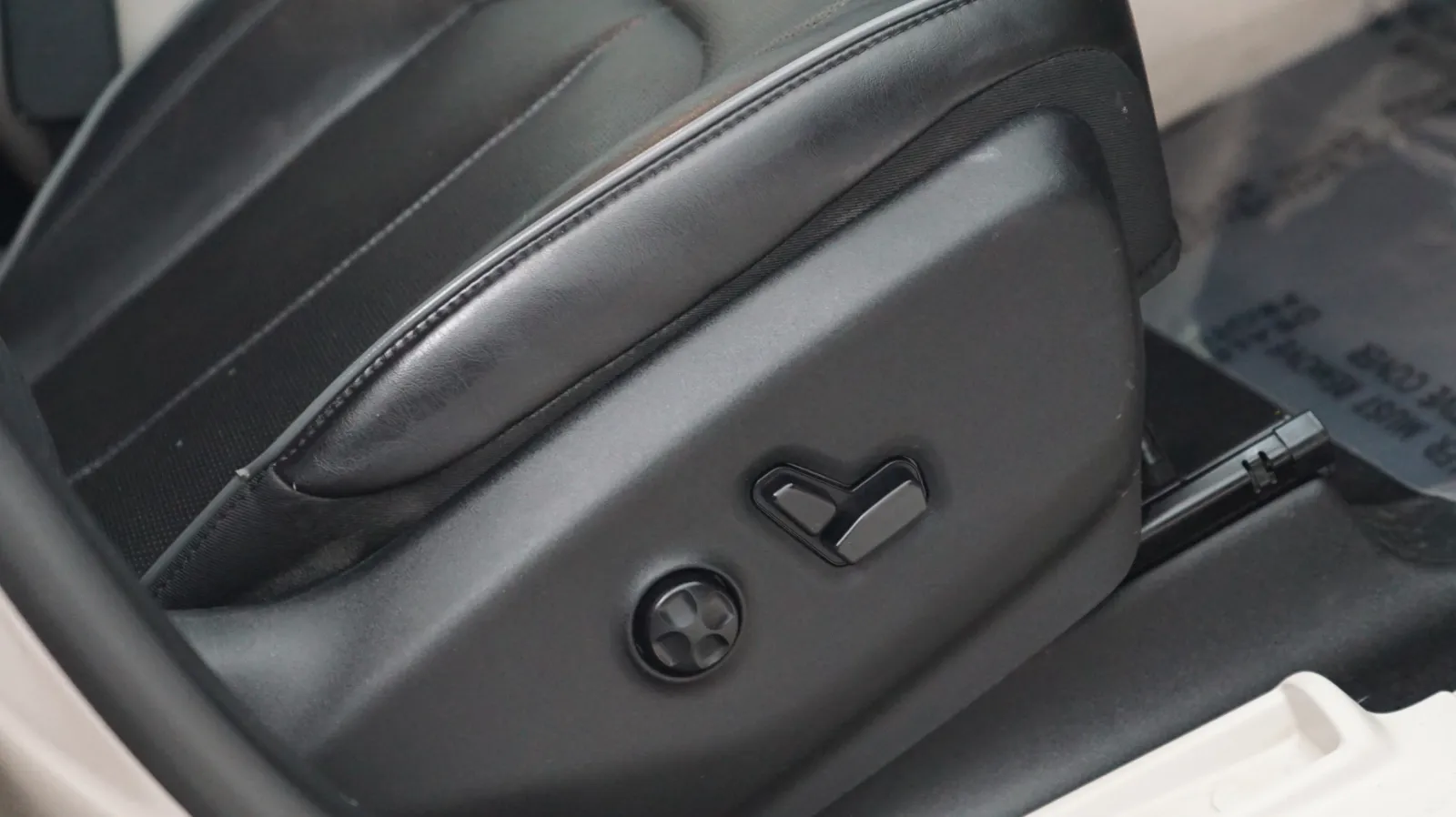 Chrysler Pacifica photo 14