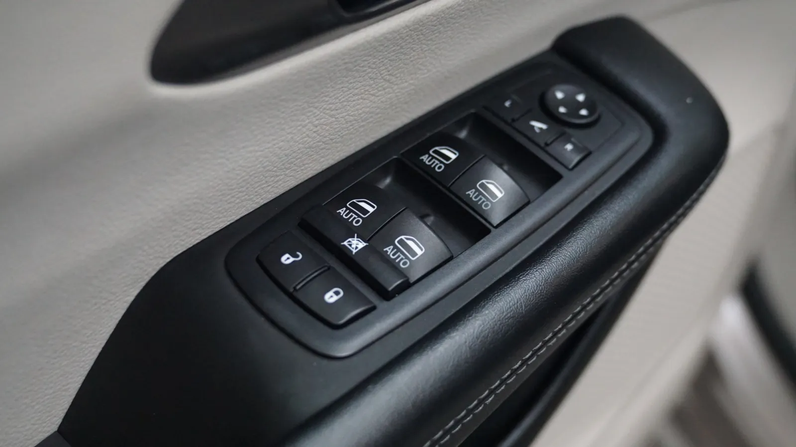 Chrysler Pacifica photo 17