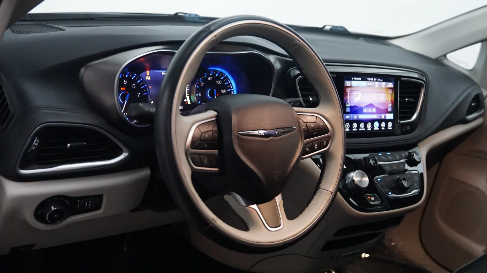 Chrysler Pacifica photo 18