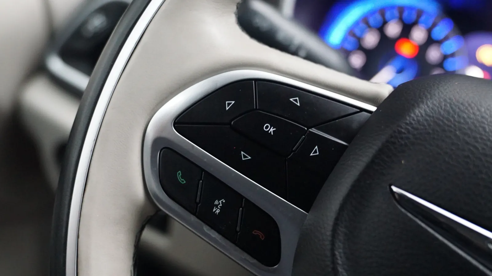 Chrysler Pacifica photo 19