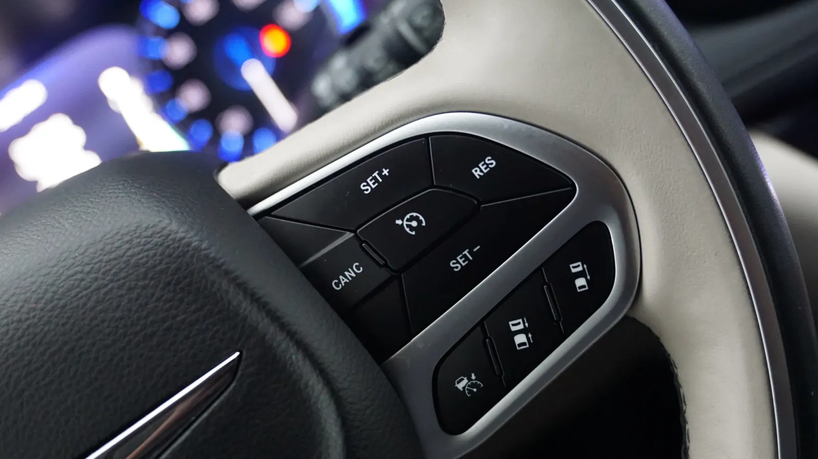 Chrysler Pacifica photo 20