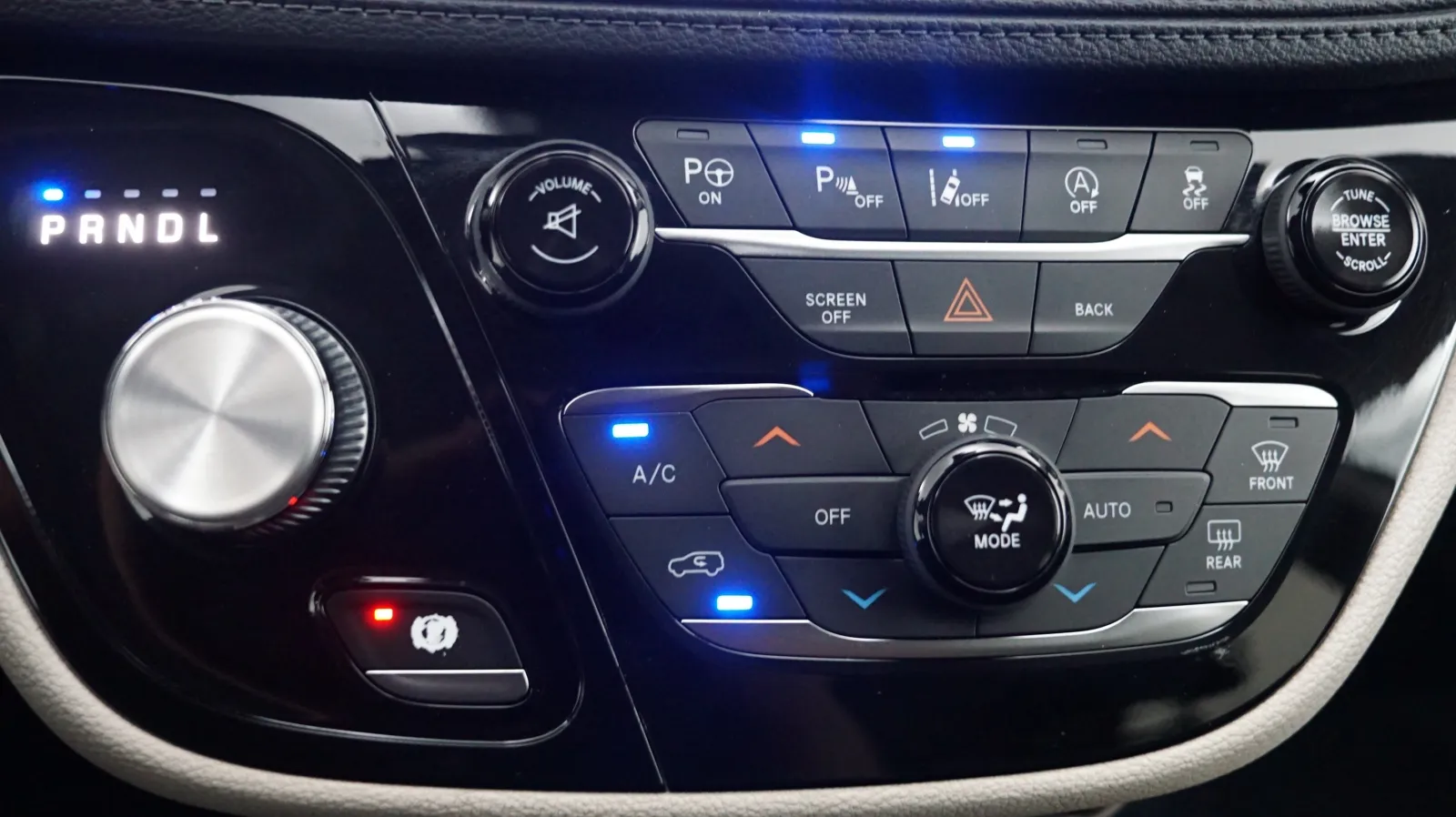 Chrysler Pacifica photo 22