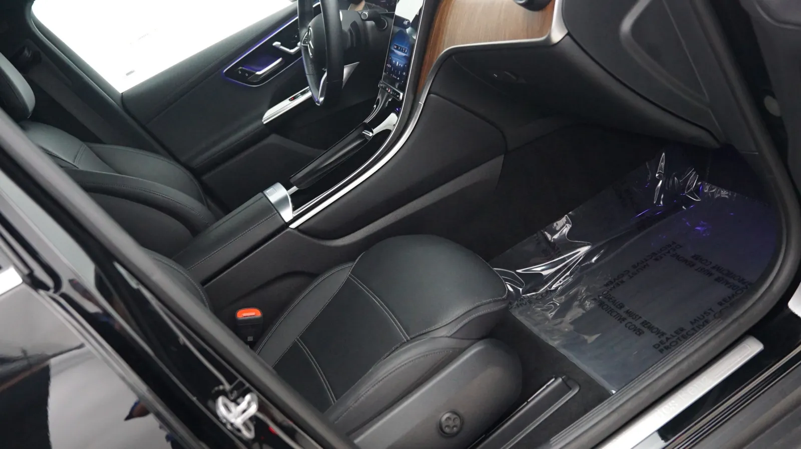 More photos of 2025 Mercedes-Benz GLC 300 at Auto City, CA