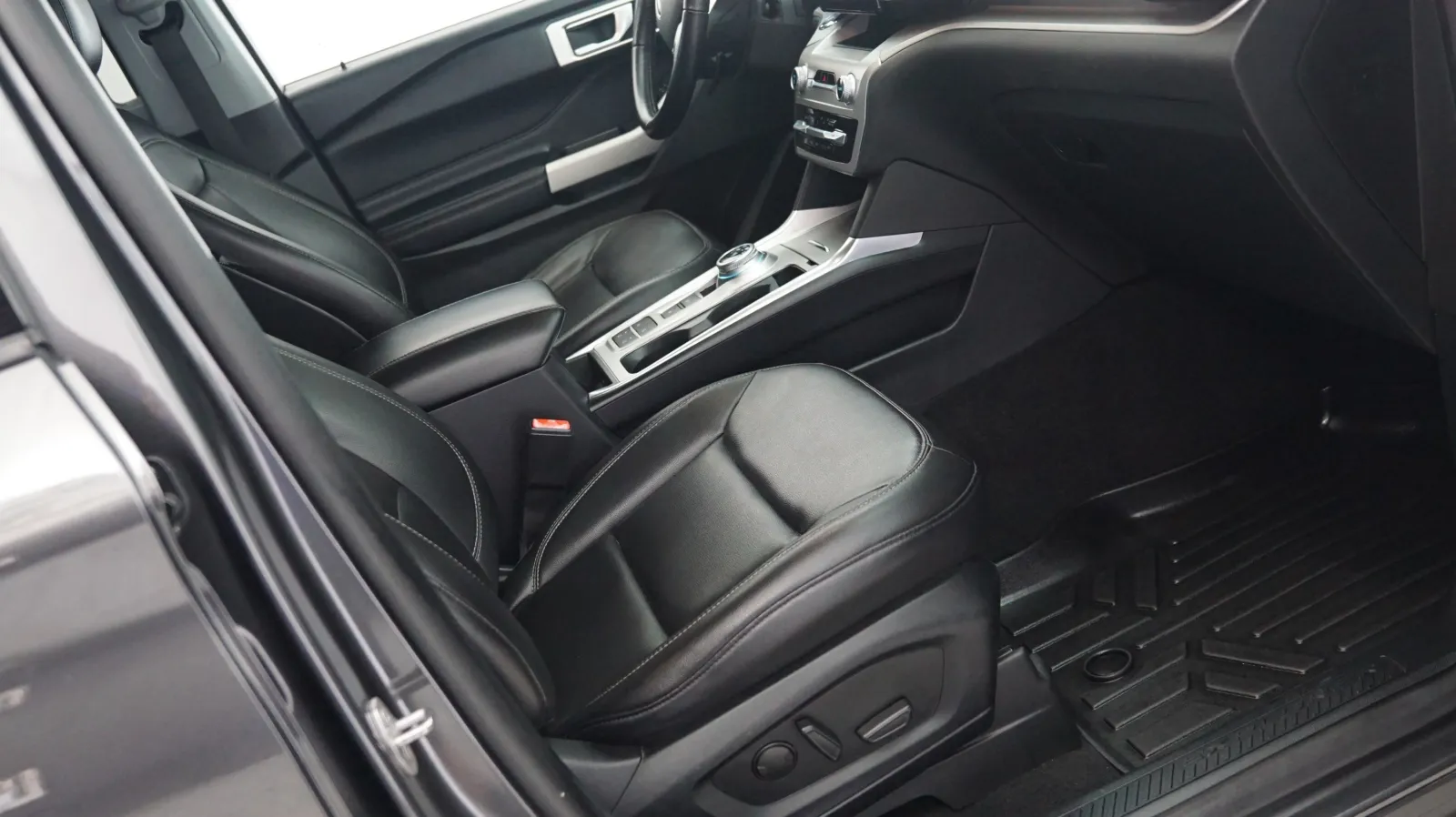 Ford Explorer photo 6