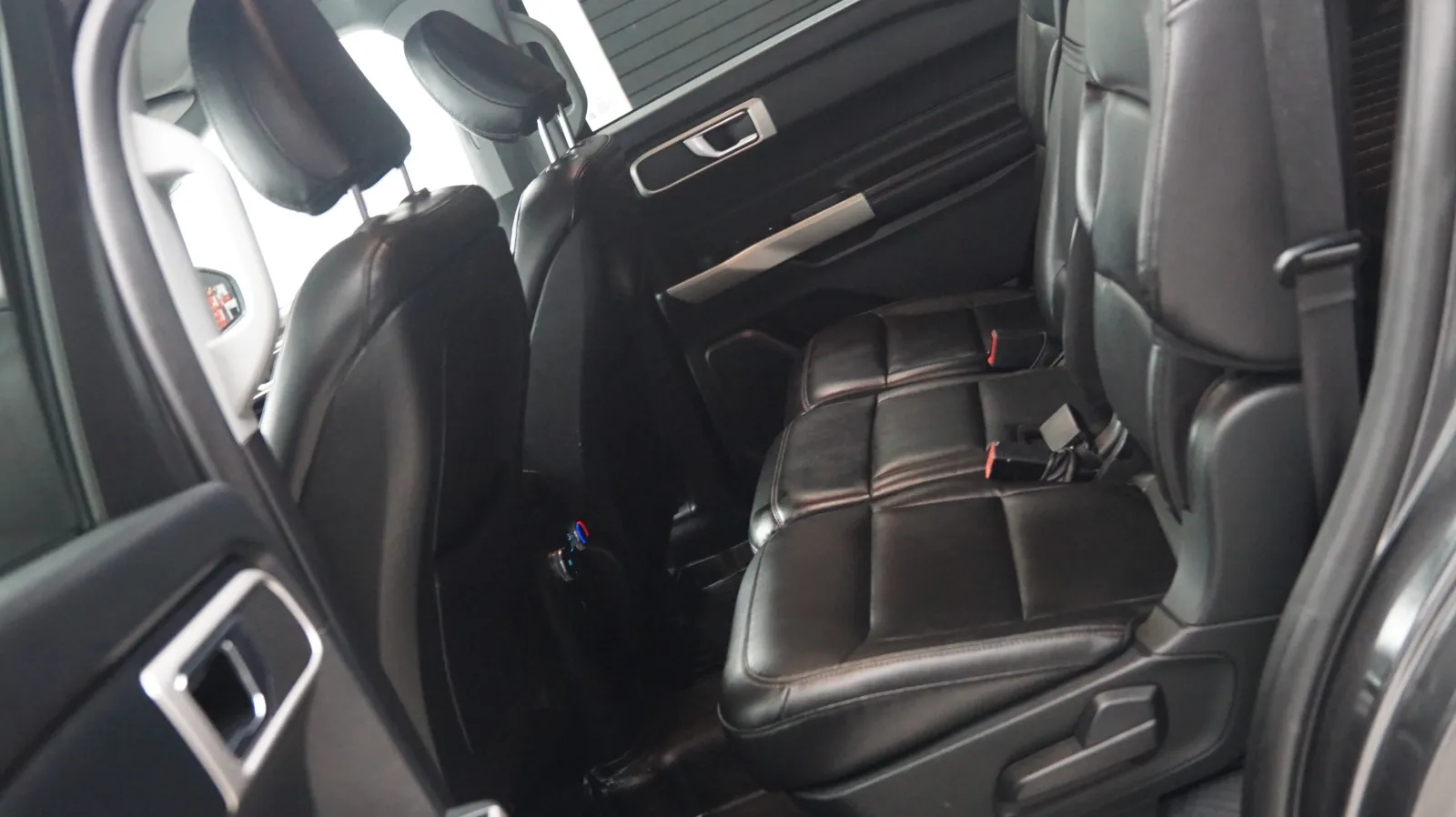 Ford Explorer photo 12