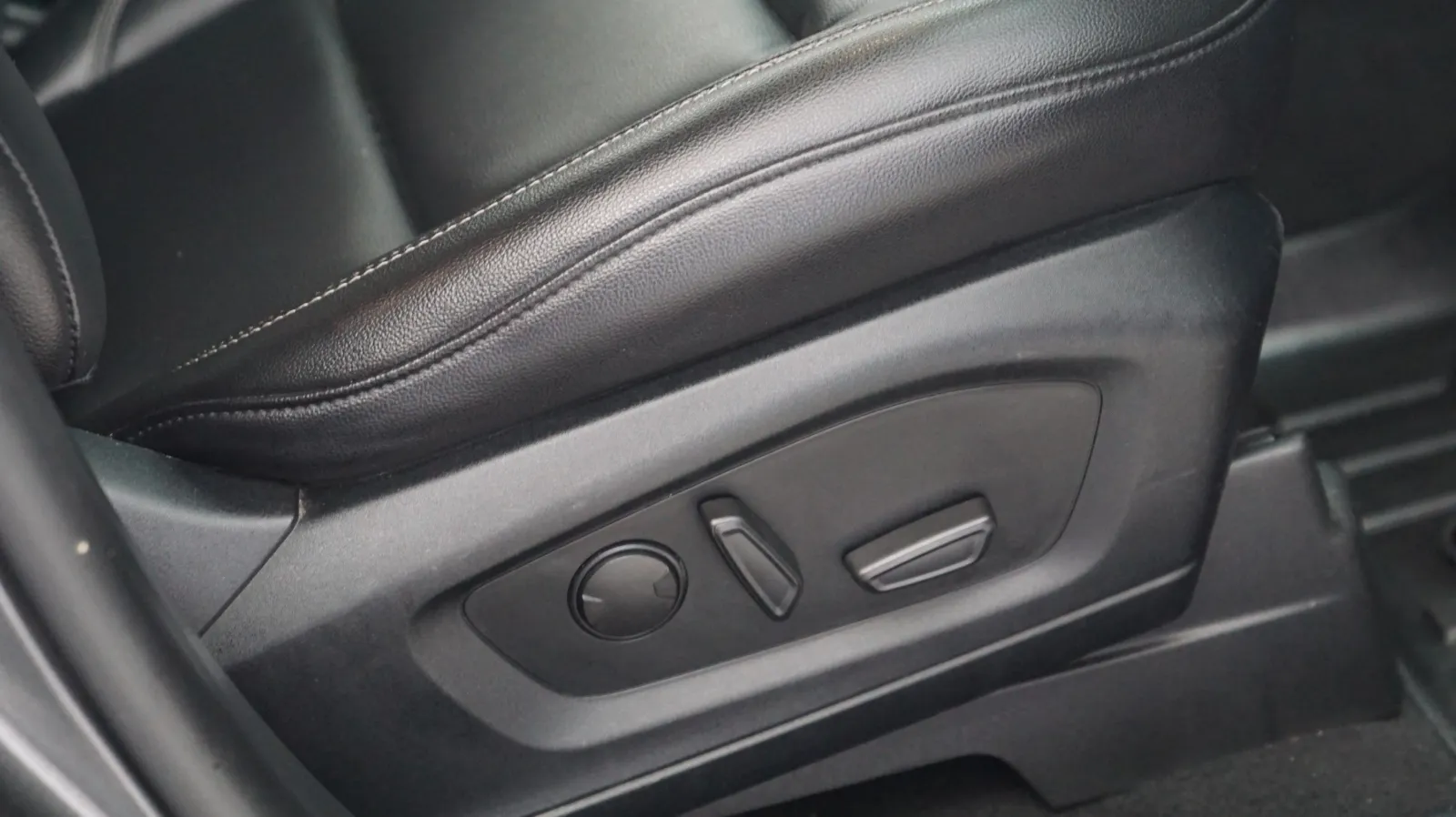 Ford Explorer photo 14