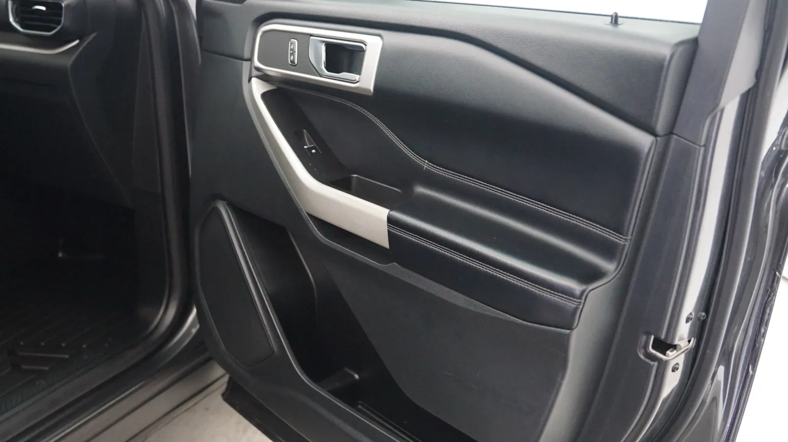Ford Explorer photo 15