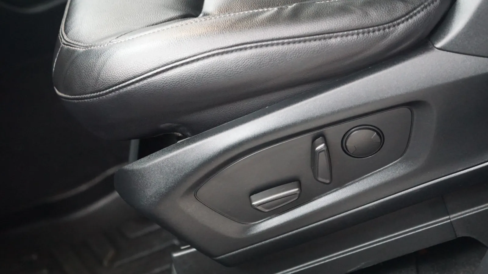 Ford Explorer photo 16